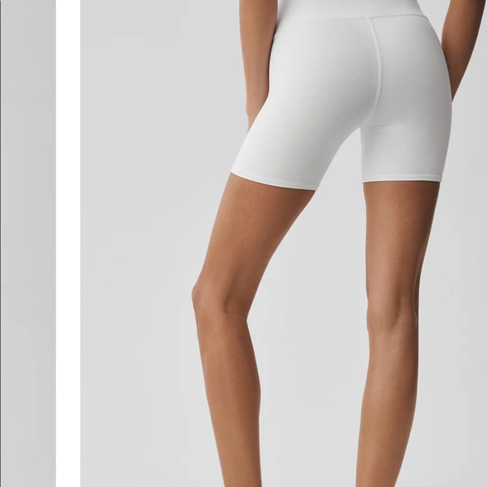 NWT Alo Airbrush Biker Shorts